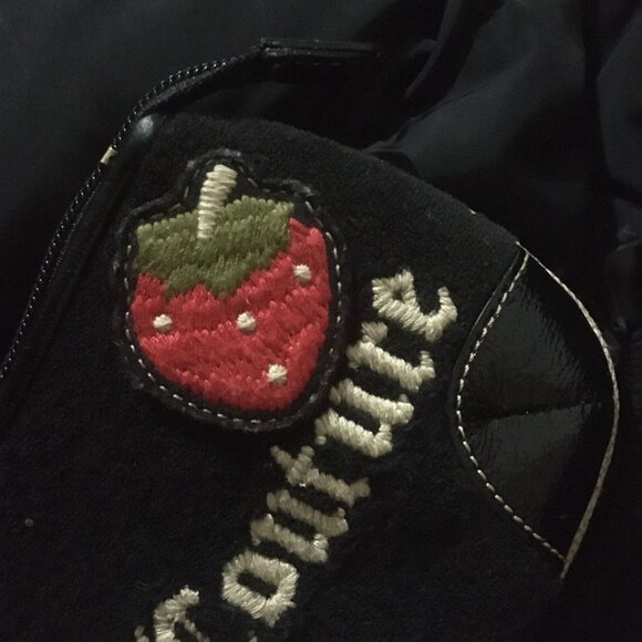 SOLD.  Rare JUICY COUTURE STRAWBERRY 🍓 AUTHENTIC SMALL PURSE - Picture 3 of 14